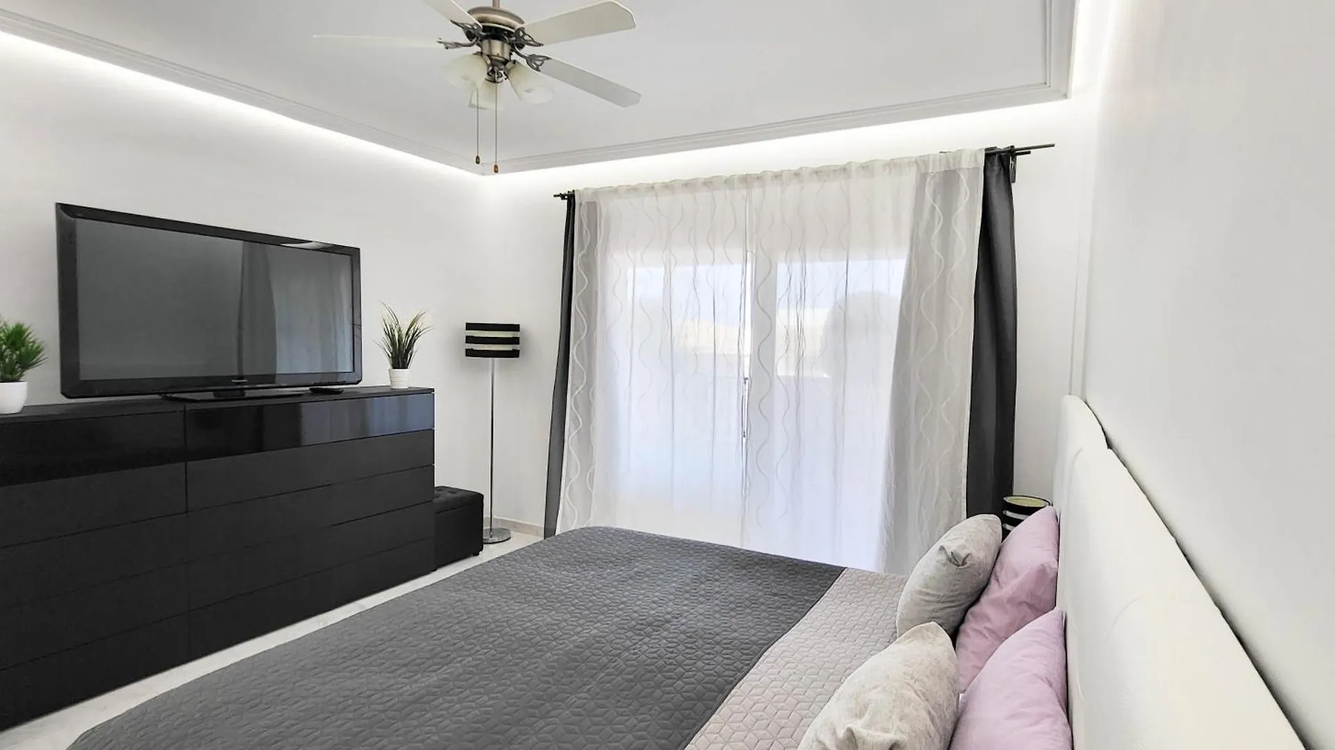 Palms Patio Suites سان ميغيل ذي أبونا إسبانيا