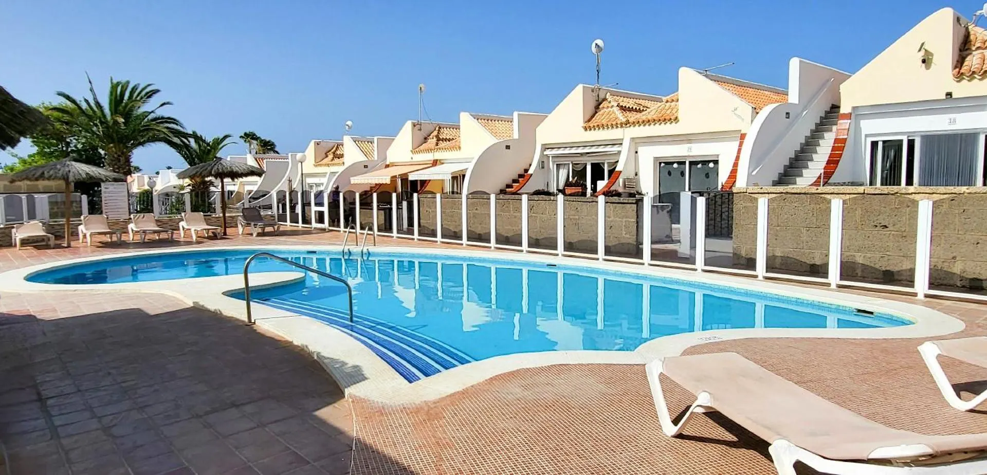 شقة Palms Patio Suites سان ميغيل ذي أبونا إسبانيا